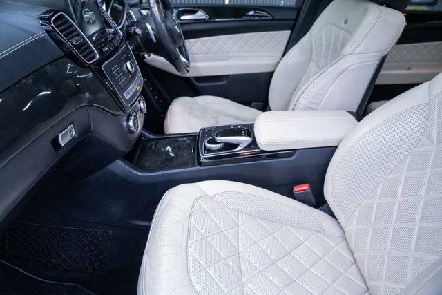 Mercedes-Benz GLS Class 350D V6 Amg Black #28