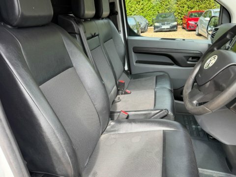 Vauxhall Vivaro 1.5 Turbo D 2900 White #34