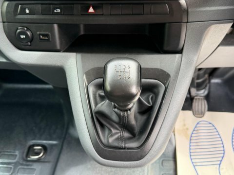 Vauxhall Vivaro 1.5 Turbo D 2900 White #37
