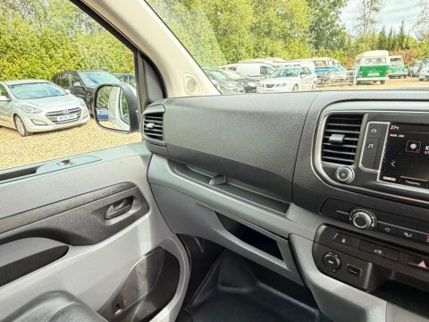Vauxhall Vivaro 1.5 Turbo D 2900 White #36