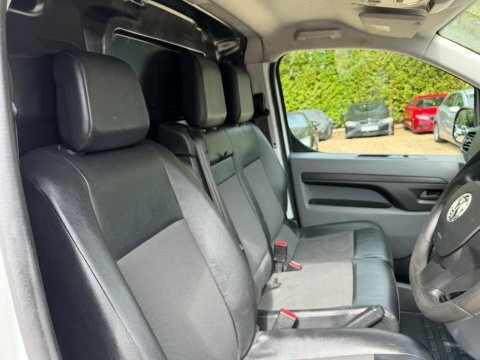 Vauxhall Vivaro 1.5 Turbo D 2900 White #29