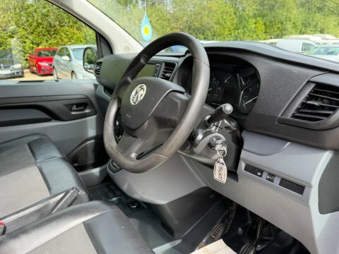 Vauxhall Vivaro 1.5 Turbo D 2900 White #26