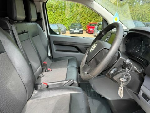 Vauxhall Vivaro 1.5 Turbo D 2900 White #30