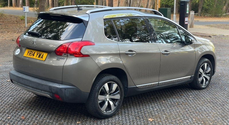Peugeot e-2008 E-hdi Allure Red #11