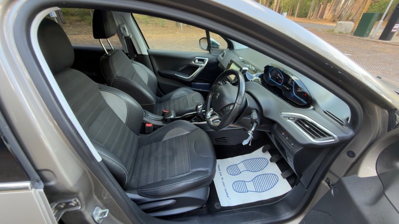 Peugeot e-2008 E-hdi Allure Grey #4
