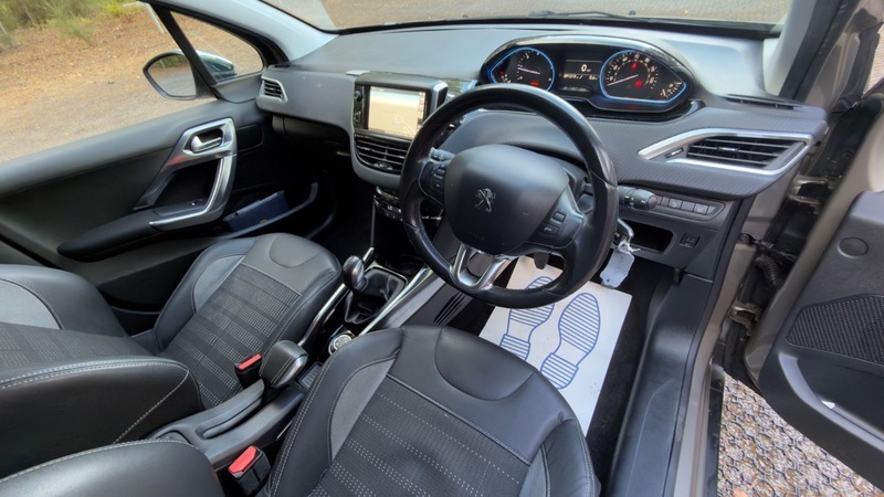 Peugeot e-2008 E-hdi Allure Red #15