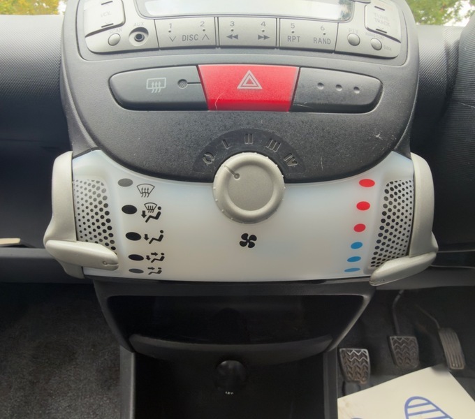 Peugeot 107 Active Black #35