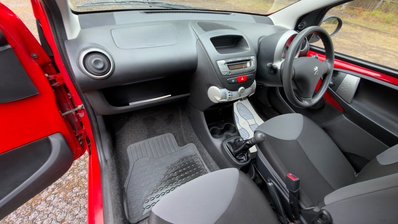 Peugeot 107 Access Red #4