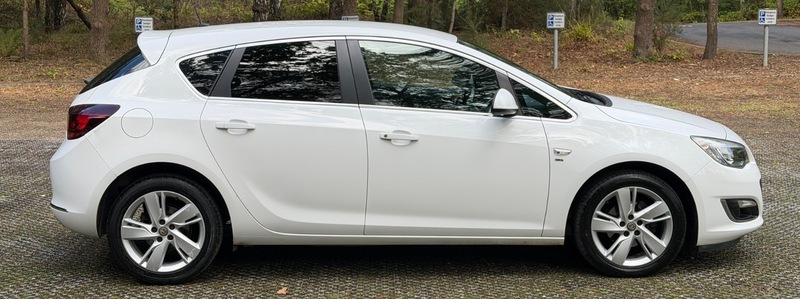 Vauxhall Astra Sri White #3