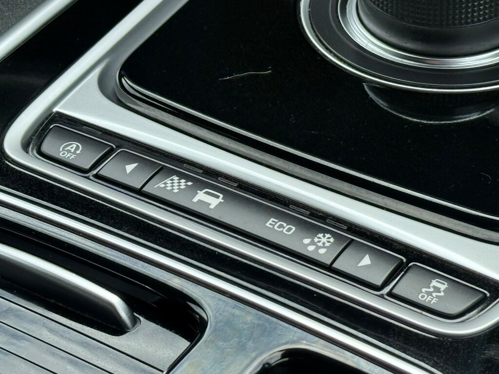 Jaguar XF D Portfolio Black #25