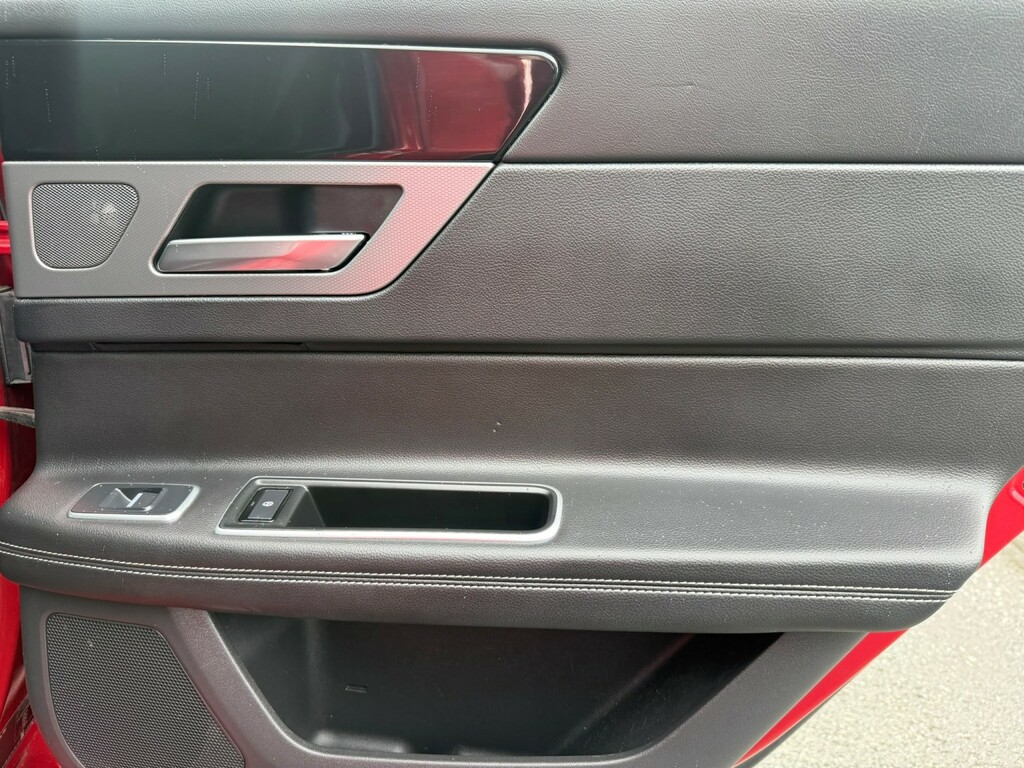 Jaguar XF D Portfolio Black #36