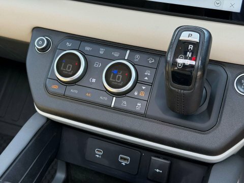 Land Rover Defender 90 Automatic Black #36