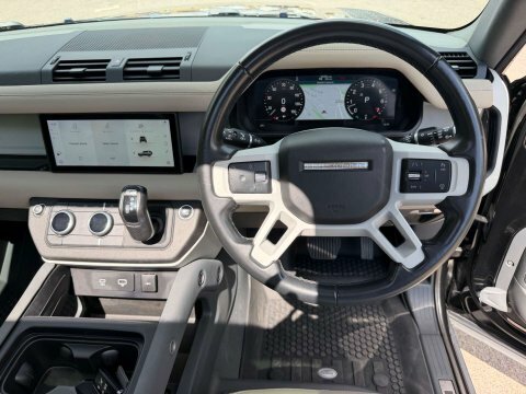 Land Rover Defender 90 Automatic Black #32