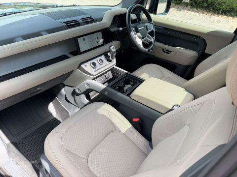 Land Rover Defender 90 Automatic Black #24