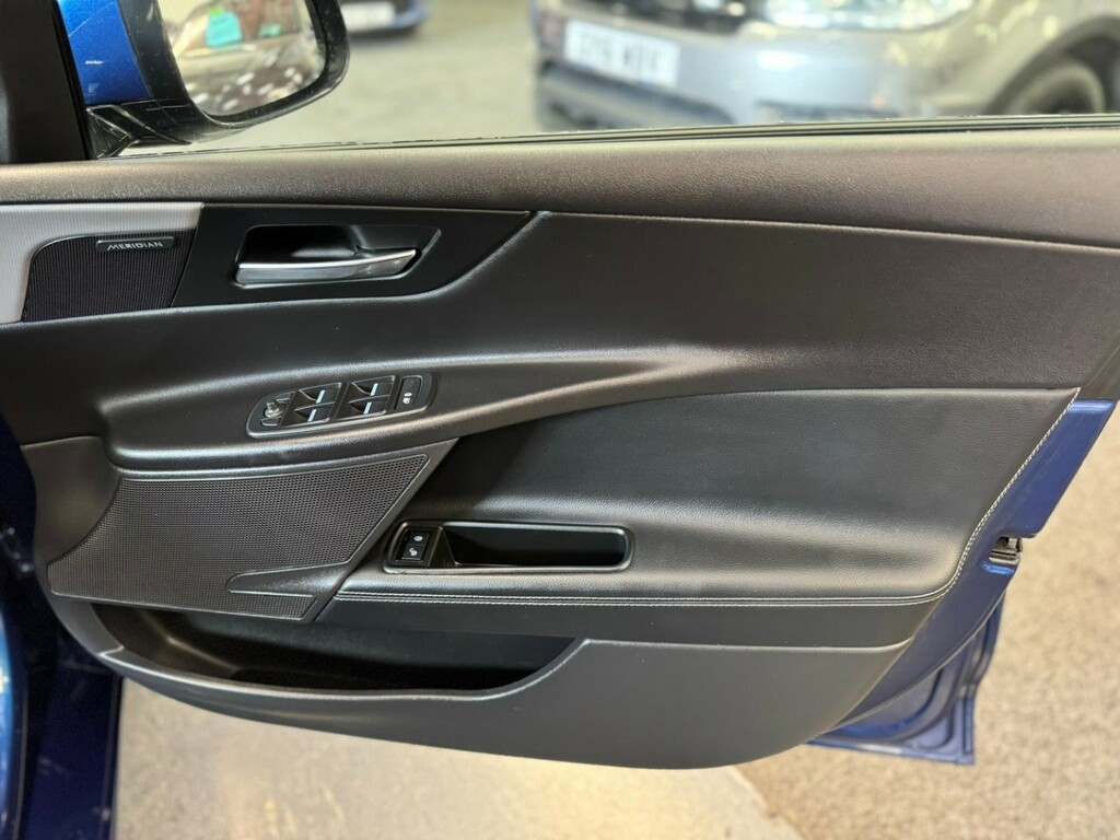 Jaguar XE S Black #19