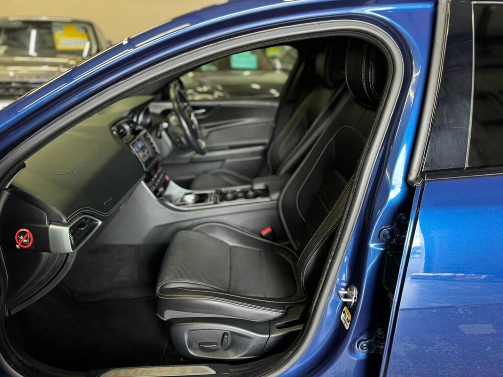 Jaguar XE S Black #8