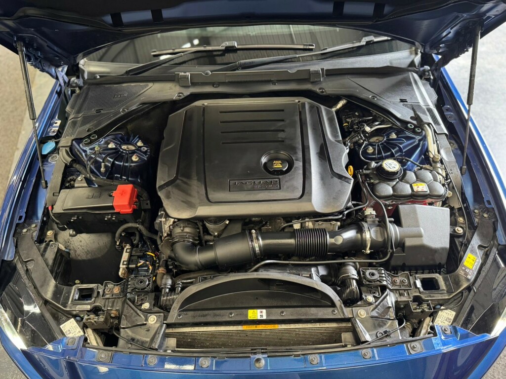 Jaguar XE S Black #18