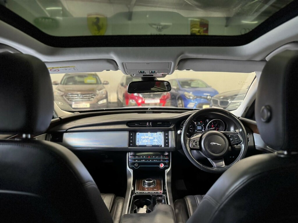 Jaguar XF 2.0 D Portfolio White #2