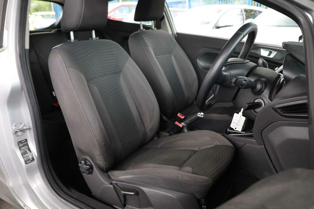 Ford Fiesta Zetec Silver #6