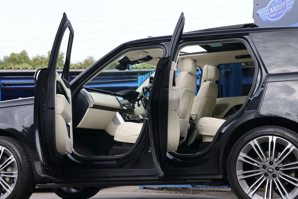 Land Rover Range Rover Se Black #3