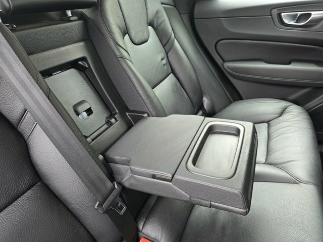 Volvo XC60 2.0 D4 Momentum Black #51