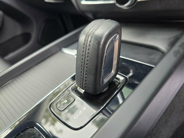 Volvo XC60 2.0 D4 Momentum Black #42