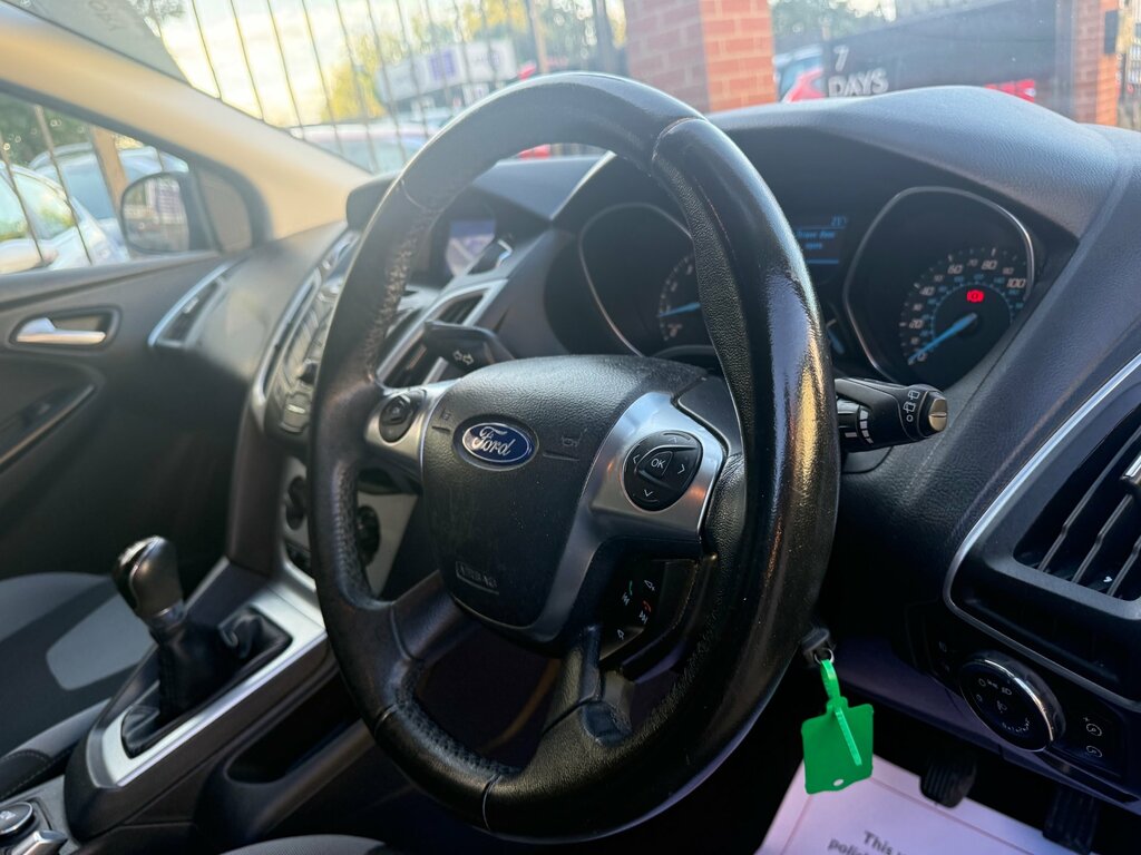 Ford Focus Hatchback 1.6 Tdci Zetec Euro 5 Ss 201212 Silver #14
