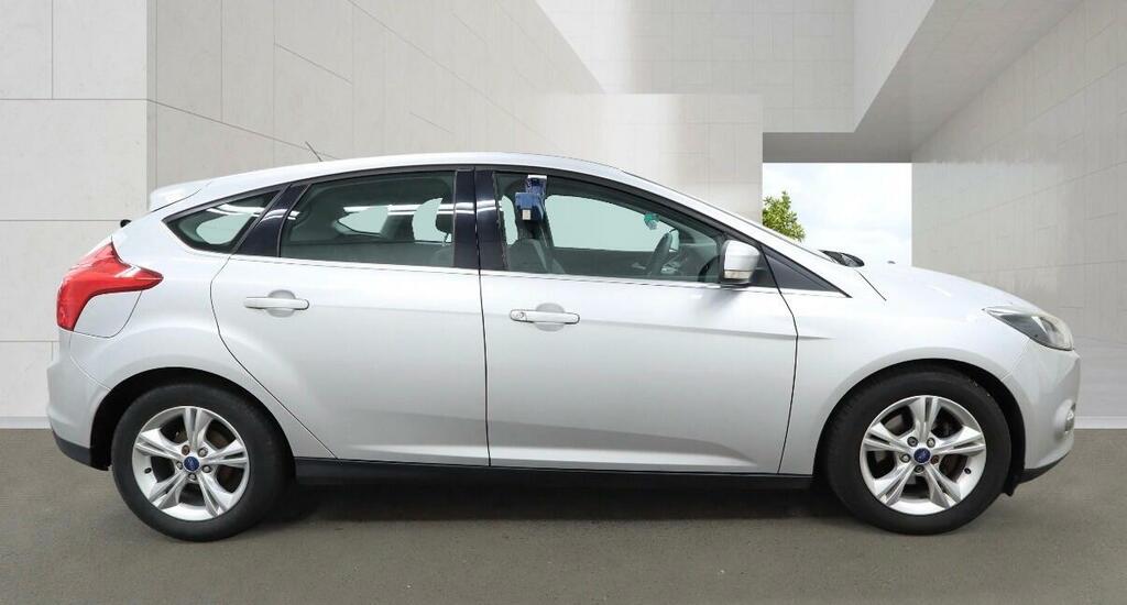Ford Focus Zetec Silver #6
