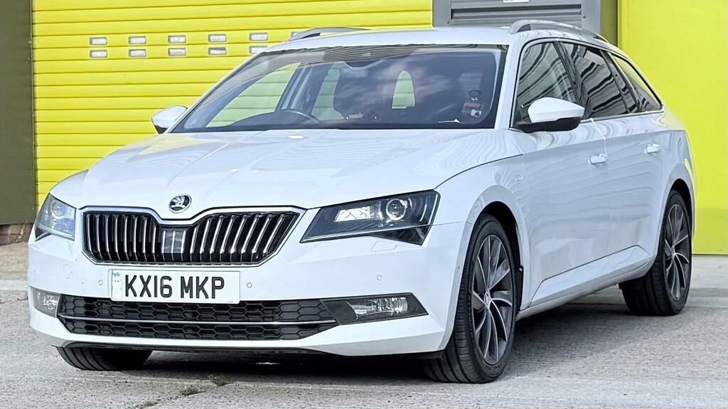 Skoda Superb Laurin Klement White #4