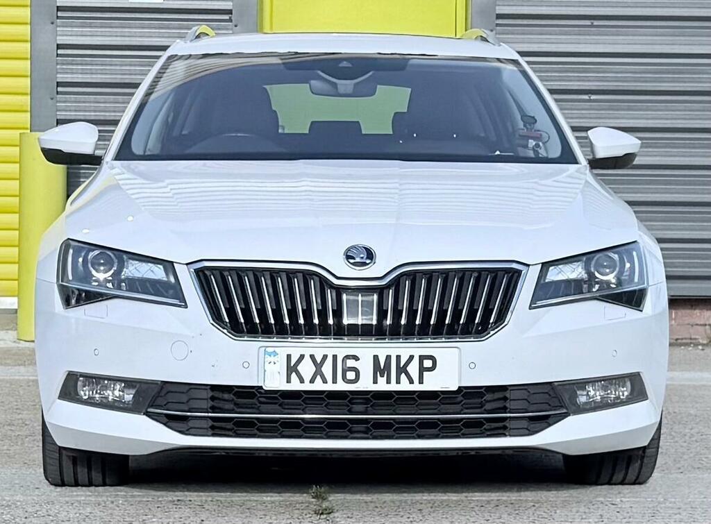 Skoda Superb Laurin Klement White #6