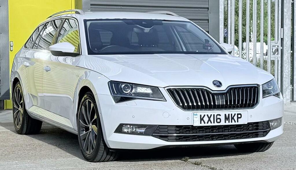 Skoda Superb Laurin Klement White #5