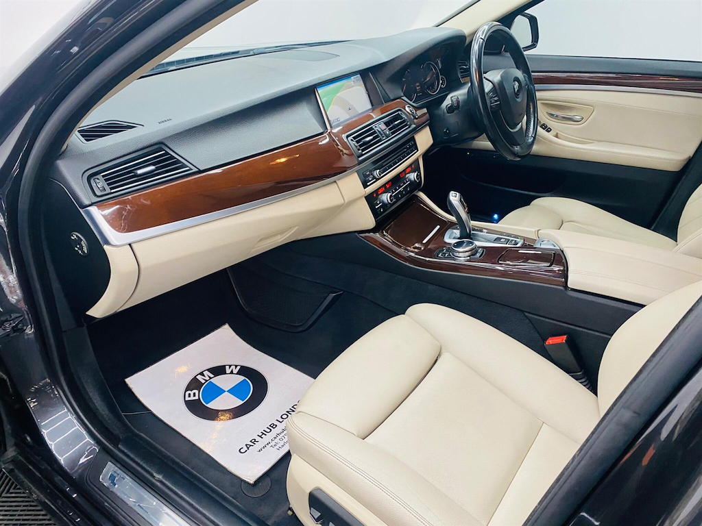 BMW 5 Series Estate White #38