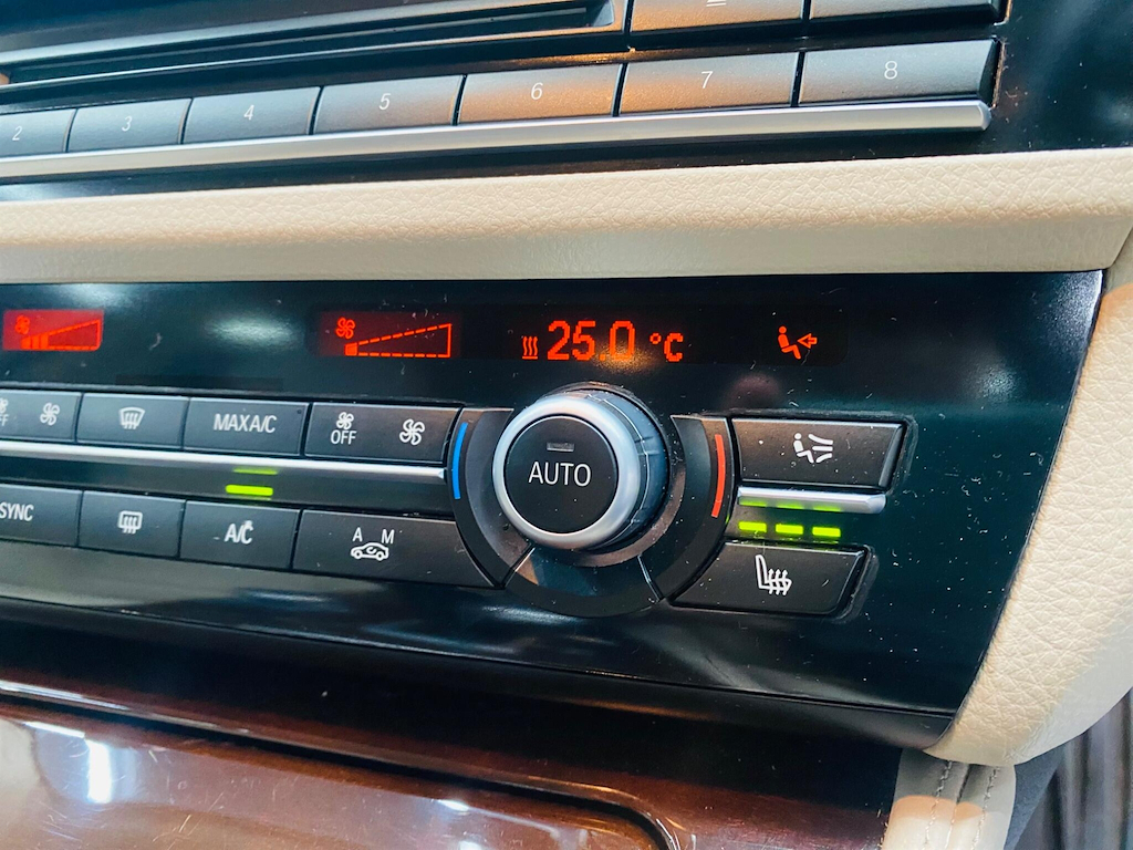 BMW 5 Series Estate White #62
