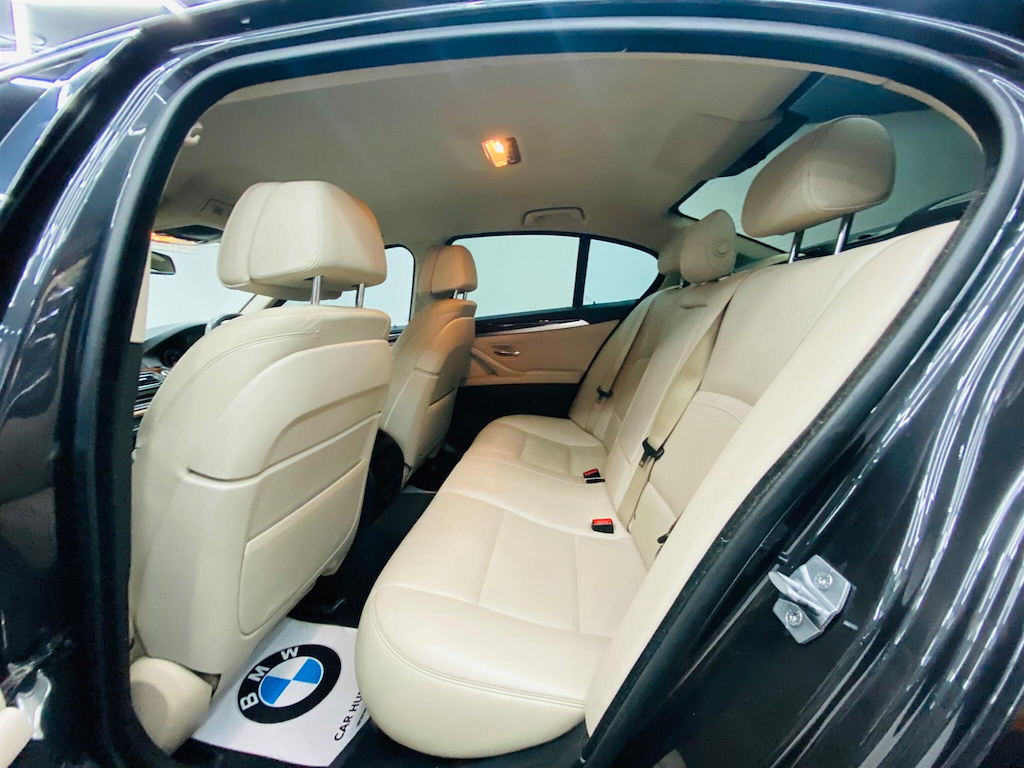 BMW 5 Series Estate White #46