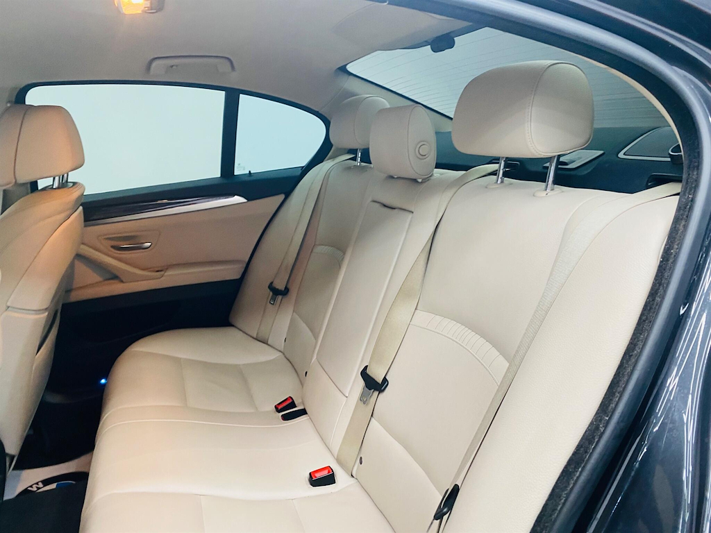 BMW 5 Series Estate White #45