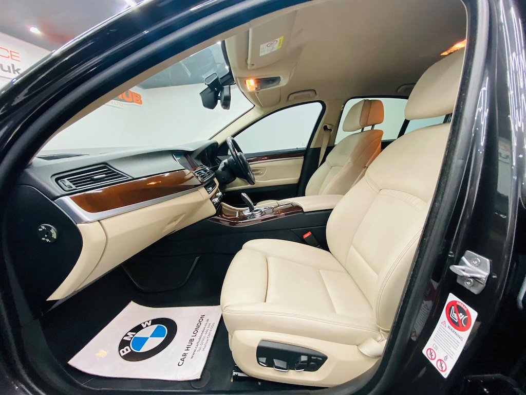 BMW 5 Series Estate White #40