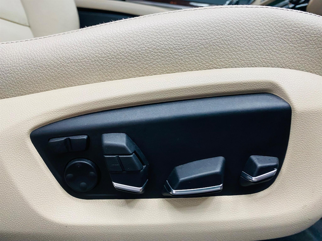 BMW 5 Series Estate White #63