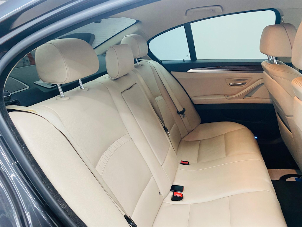 BMW 5 Series Estate White #42