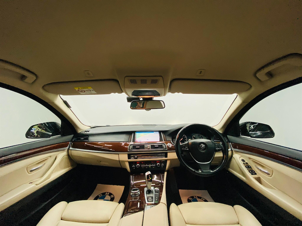 BMW 5 Series Estate White #47