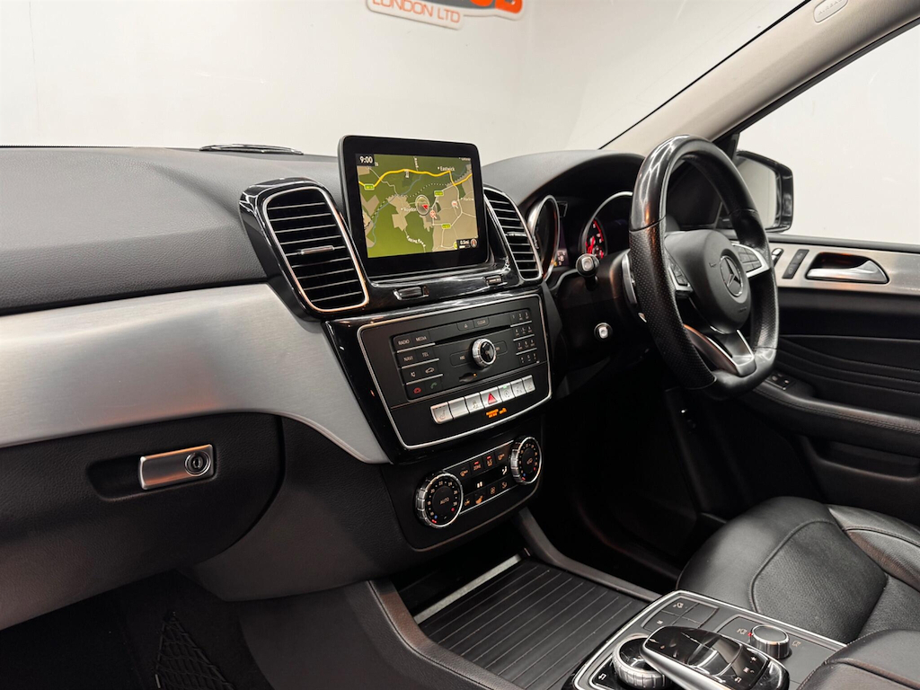 Mercedes-Benz GLE Class 3.0 L D 4Matic Designo Line Silver #76