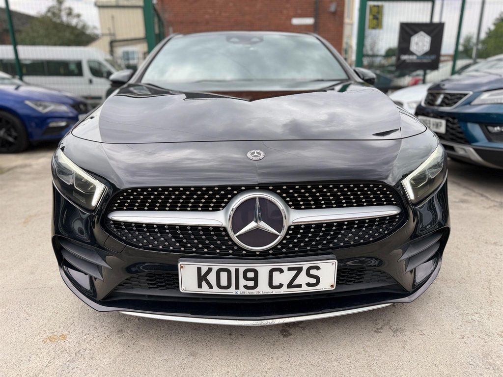 Mercedes-Benz A Class 1.3 Amg Line Premium 7G-dct Euro 6 Ss Black #2