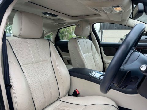 Jaguar XJ 3.0D V6 Portfolio Lwb Blue #9