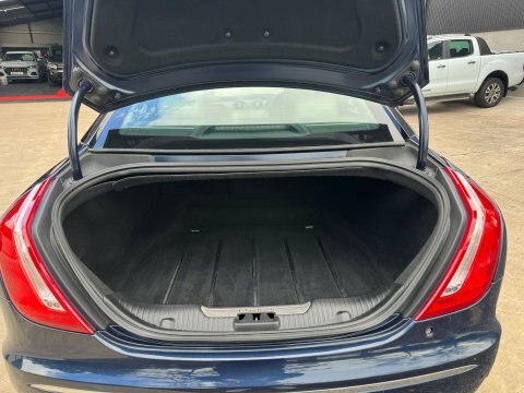 Jaguar XJ 3.0D V6 Portfolio Lwb Blue #31