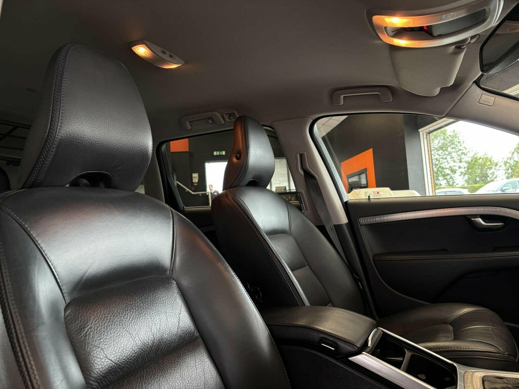 Volvo XC70 2.4L D5 Se Lux Blue #21