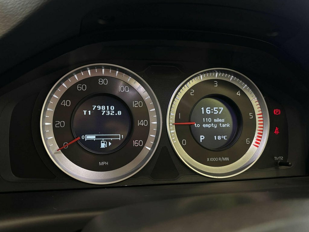 Volvo XC70 2.4L D5 Se Lux Blue #25