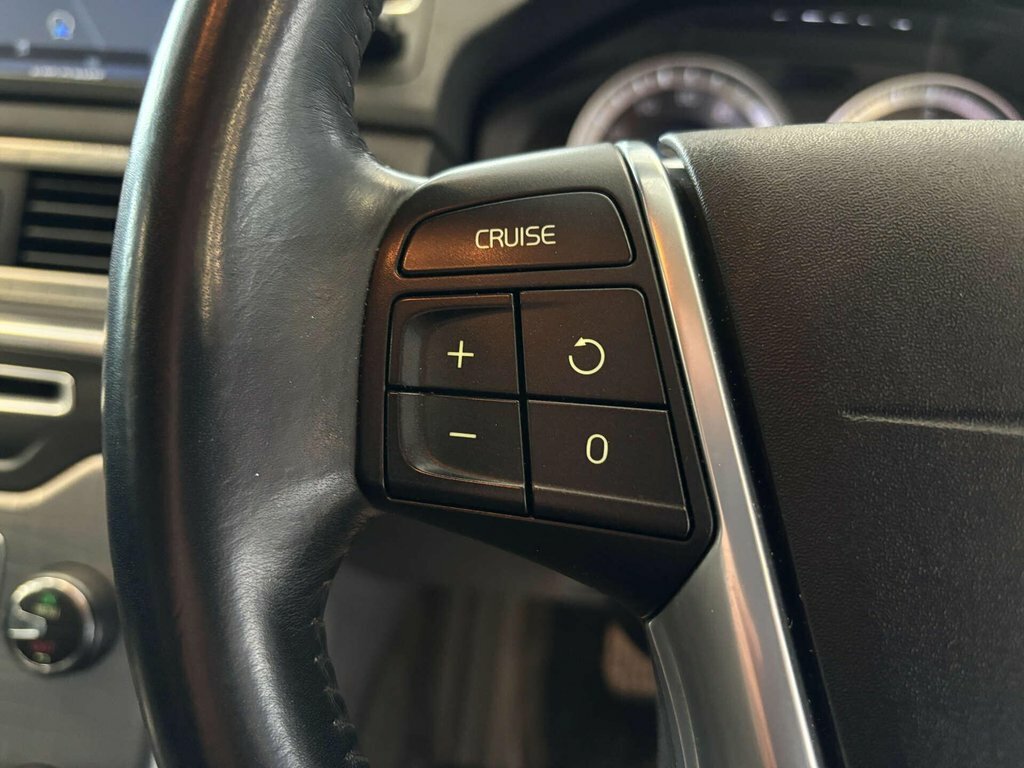 Volvo XC70 2.4L D5 Se Lux Blue #23