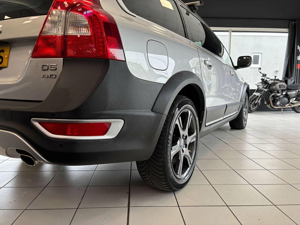Volvo XC70 2.4L D5 Se Lux Blue #10