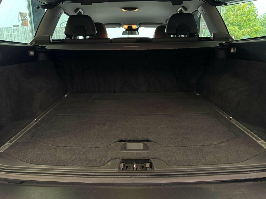 Volvo XC70 2.4L D5 Se Lux Blue #42