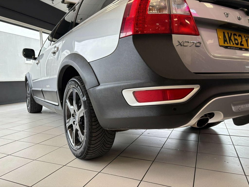 Volvo XC70 2.4L D5 Se Lux Blue #7