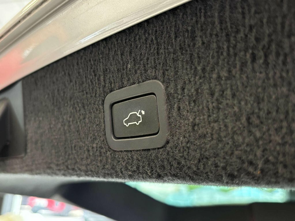Volvo XC70 2.4L D5 Se Lux Blue #43
